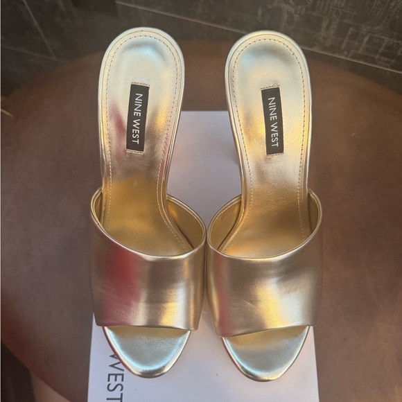 NIB Nine West Wilia Platform Heels in Gold - Sz 9 - Picture 5 of 12